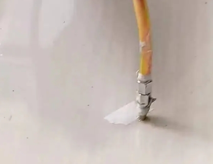 广汉瓷砖空鼓维修公司专业解答在瓷砖铺贴过程中，如果使用的砂料过粗（如全部使用了粗砂），可能会导致以下问题
