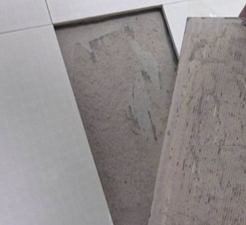 广汉瓷砖空鼓维修公司分享瓷砖铺贴时如果打浆（即涂抹在瓷砖背面和基层上的砂浆或瓷砖胶）过少，会带来以下问题